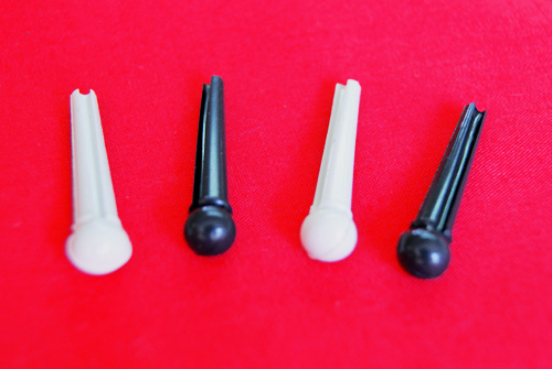 Pin Plástico para Guitarra Nacional